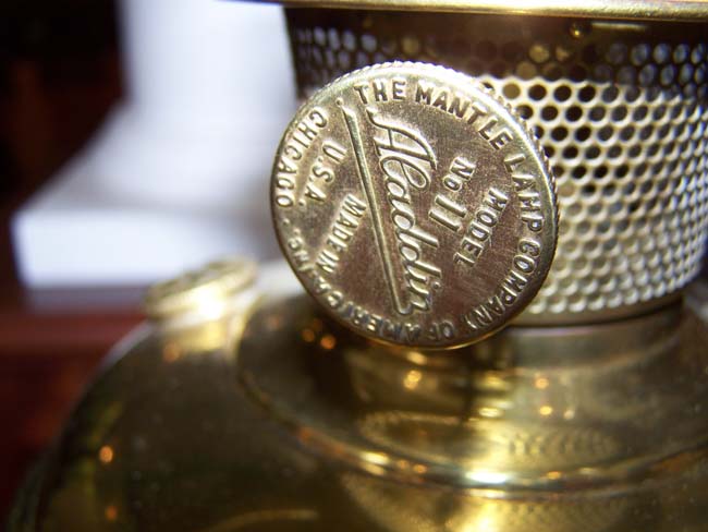 A late 19th century American Brass Oil Lamp made by "The Mantle Lamp Company of Chicago" — image 2